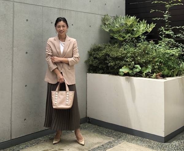 【UNIQLO】シフォンプリーツが大人上品！ オンオフ対応で秋まで使えます