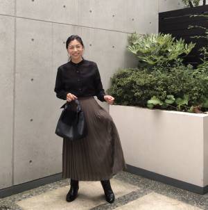 【UNIQLO】シフォンプリーツが大人上品！ オンオフ対応で秋まで使えます