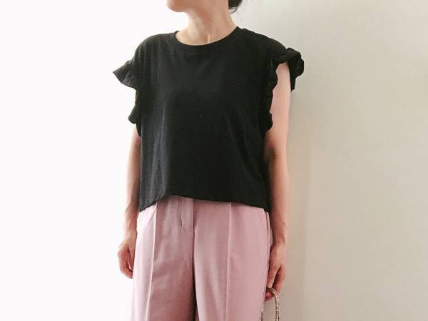 【ZARA】大人気！フリルTシャツで、40代の夏コーデをかわいくアップデート