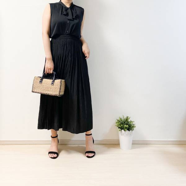 【UNIQLO】二の腕カバー＆細見え！ 大人女性がノースリーブブラウスをきれいに着こなす方法は？