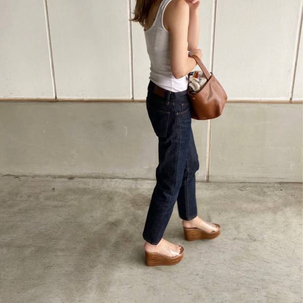 デニムは横顔とお尻が命！ 大人女性のためのおすすめアイテム６選