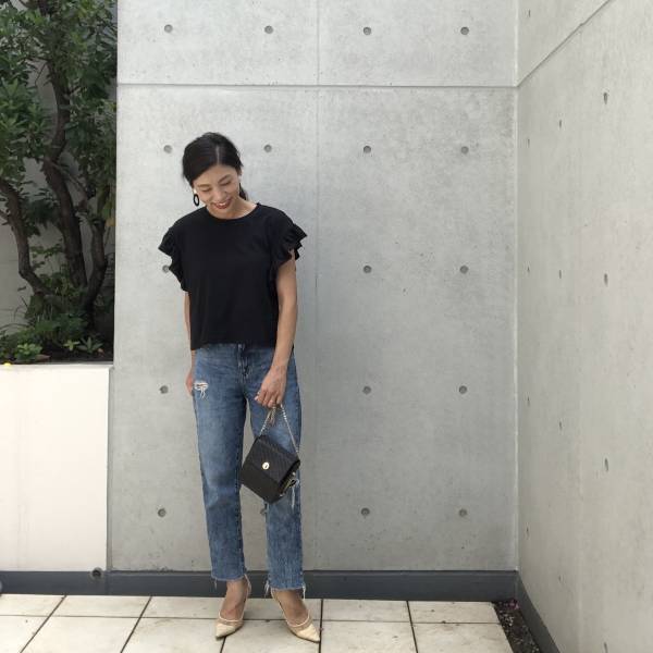 40代におすすめ極上品！ ZARAで見つけたフリル付きTシャツが超優秀！