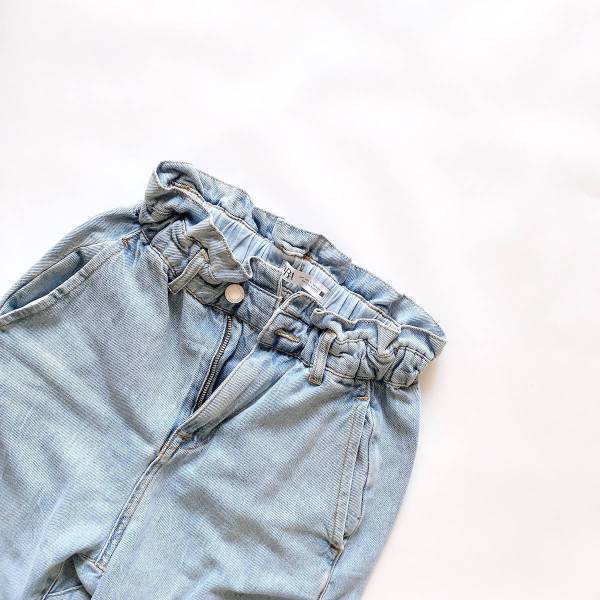 ZARAのペーパーバッグデニムパンツがかわいい！ 残暑を乗り切るアラフォーコーデ