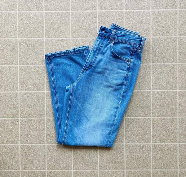 【GU】新色ハイウエストストレートジーンズで体型カバー＆おしゃ見え！ 40代女性が素敵に着こなすポイントとは？