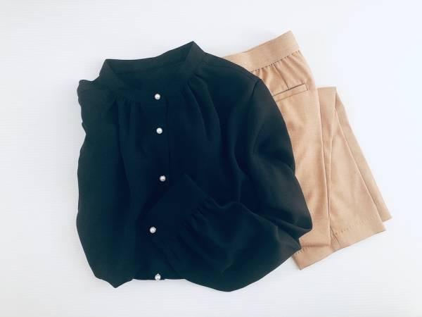 GUのパールブラウス1990円で着映える！ 大人フェミニンコーデに◎