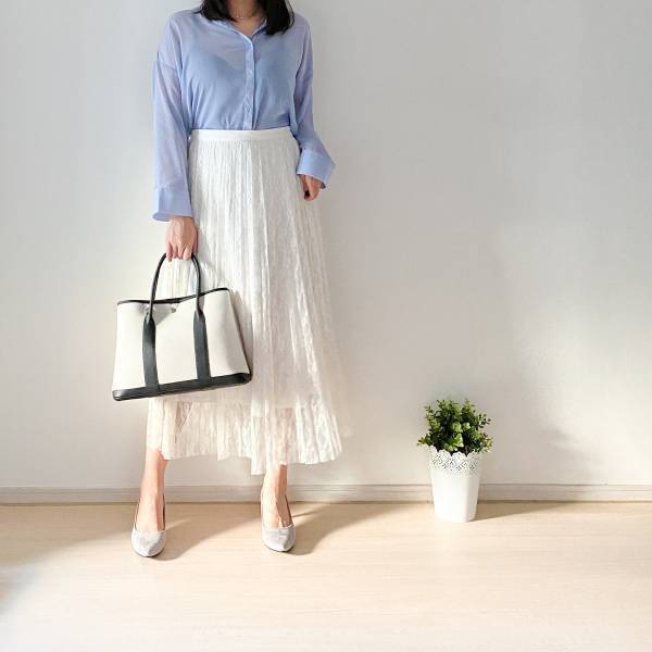 【GU】シアーシャツで抜け感たっぷり！ 季節の谷間をおしゃれに装う大人の秋っぽコーデ