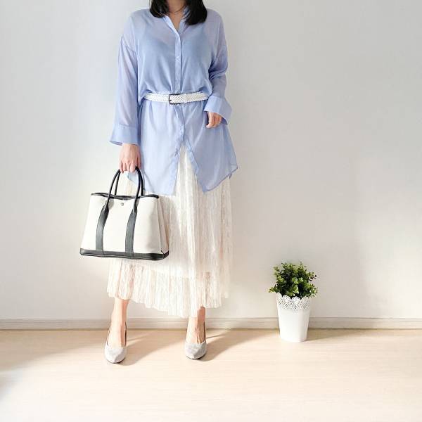 【GU】シアーシャツで抜け感たっぷり！ 季節の谷間をおしゃれに装う大人の秋っぽコーデ