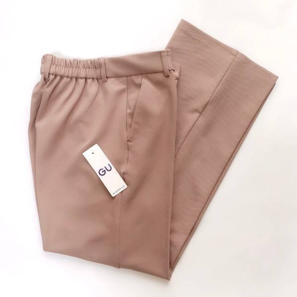 【GU】オンオフ使えて優秀！ 大人におすすめのカットソーカラースラックス