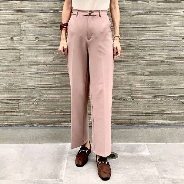 【GU】オンオフ使えて優秀！ 大人におすすめのカットソーカラースラックス