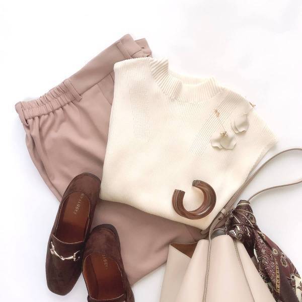 【GU】オンオフ使えて優秀！ 大人におすすめのカットソーカラースラックス