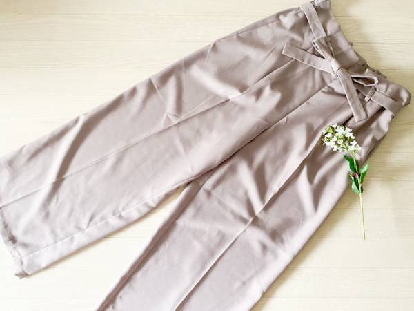 【GU】脚長に見える、ぽっちゃりさんに嬉しいベルト付きパンツ