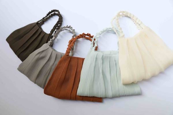 秋冬シーズンに身に着けたい！ シルク素材のとびきりオシャレなマスク３選