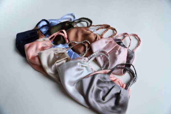 秋冬シーズンに身に着けたい！ シルク素材のとびきりオシャレなマスク３選