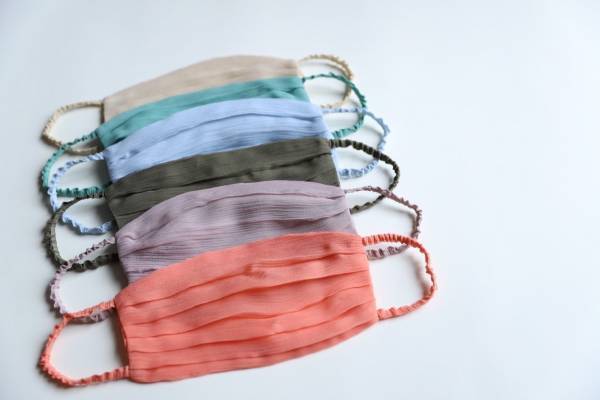 秋冬シーズンに身に着けたい！ シルク素材のとびきりオシャレなマスク３選