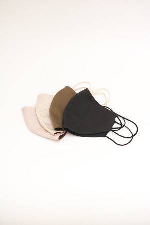 秋冬シーズンに身に着けたい！ シルク素材のとびきりオシャレなマスク３選