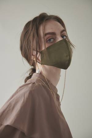 秋冬シーズンに身に着けたい！ シルク素材のとびきりオシャレなマスク３選