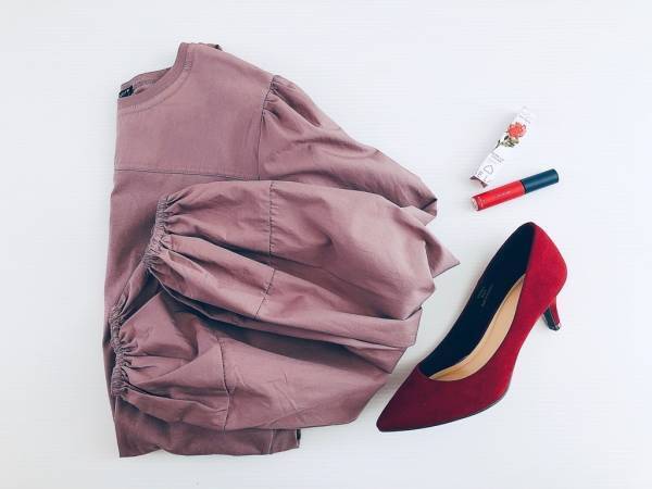 ZARAのバルーン袖トップス×秋リップ。リモートワークに着映える秋の大人コーデ３選