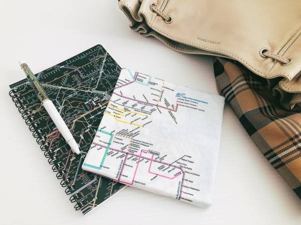 しまむらコラボのチェック柄ワンピース×文房具。秋を見つける小旅行コーデ