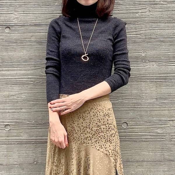 【UNIQLO 40代】リブタートルネックセーターを華やかに着こなす３つのコツ