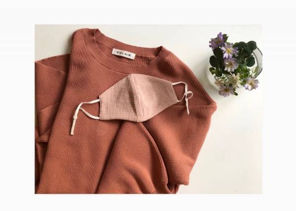 【GU】ファッションマスクはトップスに合わせた色味を選んでおしゃれ見え