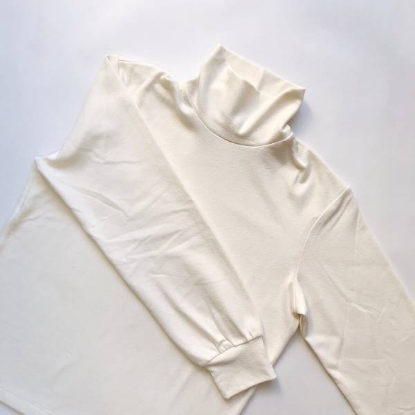 【ユニクロ】脱・ワンツーコーデ。ソフトニットパフスリーブTを使った冬の重ね着コーデ３選