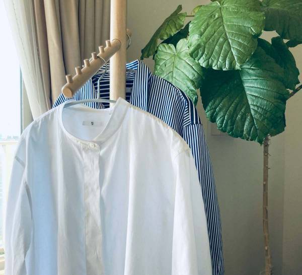 ニットコーデに飽きたら白シャツで、１日パリッと気持ちよく過ごす。