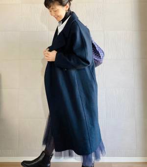 ニットコーデに飽きたら白シャツで、１日パリッと気持ちよく過ごす。