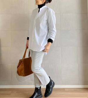 ニットコーデに飽きたら白シャツで、１日パリッと気持ちよく過ごす。