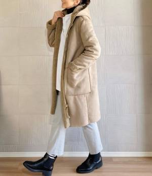 ニットコーデに飽きたら白シャツで、１日パリッと気持ちよく過ごす。