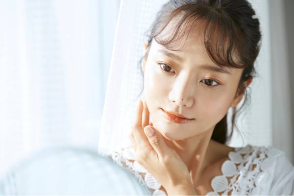 友利新さんの大人気YouTubeチャンネルを大幅充実。最新美容情報解説本が話題！