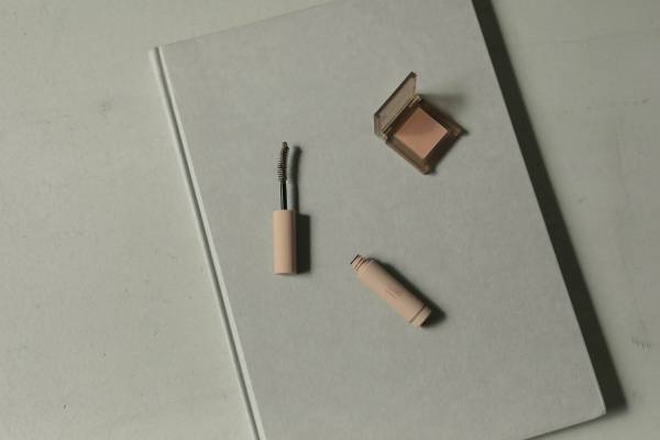 抜け感メイクに【la peau de gem】アイシャドウとマスカラのニュアンスベージュ新色発売