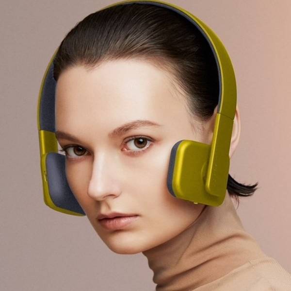 “美しくなる瞬間も美しく”ヘッドフォン型EMS美顔器FACE-PLAYERでお顔の筋トレ