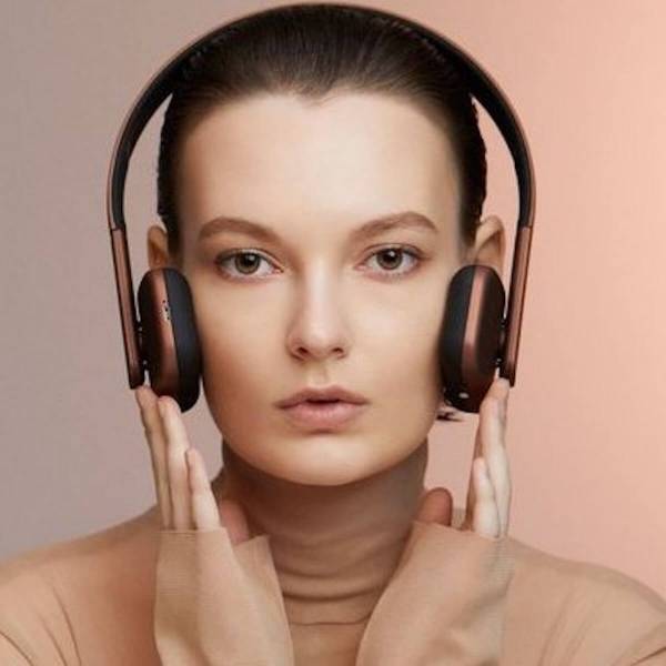 “美しくなる瞬間も美しく”ヘッドフォン型EMS美顔器FACE-PLAYERでお顔の筋トレ