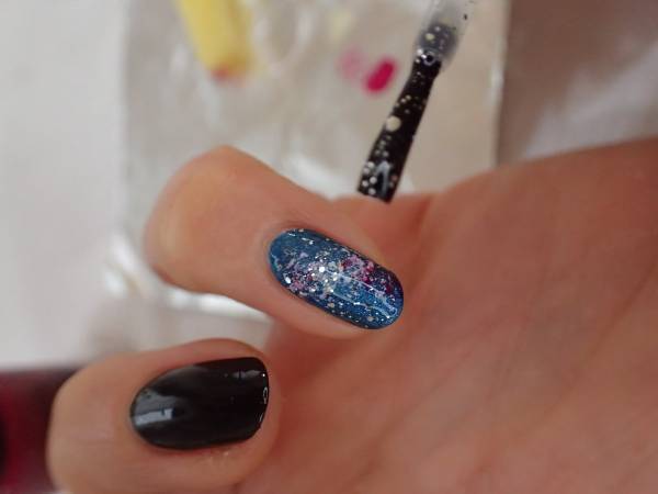 ギャラクシーネイルの簡単なやり方【マニキュアでセルフネイル】