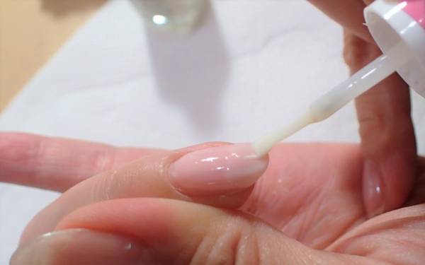 ベイビーブーマーネイルの簡単なやり方【マニキュアでセルフネイル】