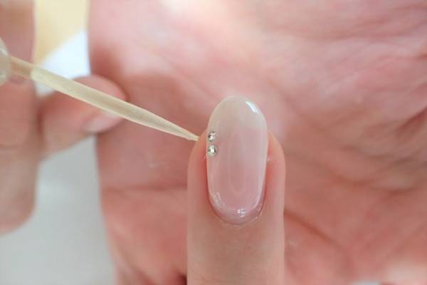 ベイビーブーマーネイルの簡単なやり方【マニキュアでセルフネイル】