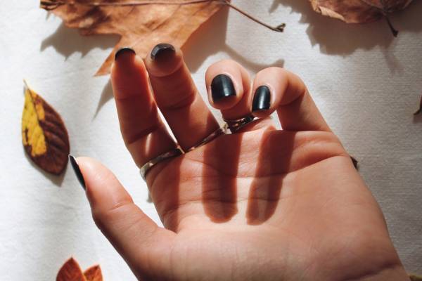 セルフネイルのやり方を押さえて、初心者でもサロン並のネイルを！
