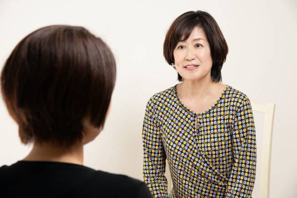 薄毛や白髪でお悩みの方必見！ 専門家が伝える健やかで美しい髪を作る頭皮ケアのコツとは