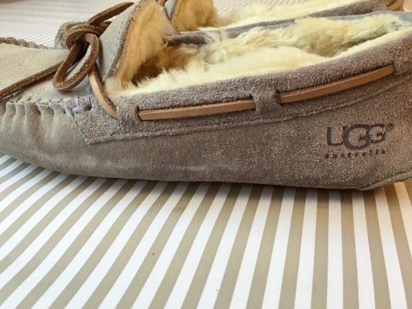 UGGモカシンシューズは少し高いけど超長持ち。１足あれば冬の幸せ度が上がります