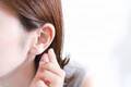 耳の中が臭いのは病気のサイン？　湿った耳垢と“ワキガ”の関係性を専門医が解説