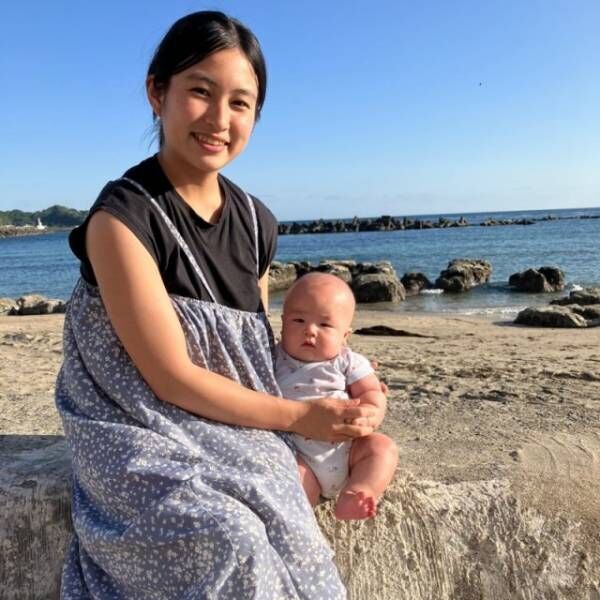 現在23歳のくるみさん。今年1月にお子さんを出産し、現在は千葉県・勝浦市に育休移住をしている