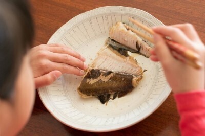 子どももきれいに完食！　大人でも苦手な魚の食べ方はこう教える！