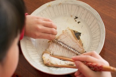 子どももきれいに完食！　大人でも苦手な魚の食べ方はこう教える！