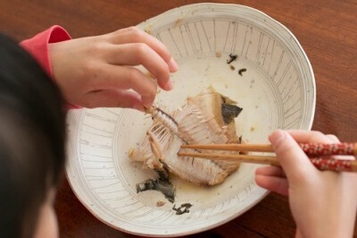 子どももきれいに完食！　大人でも苦手な魚の食べ方はこう教える！