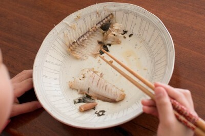 子どももきれいに完食！　大人でも苦手な魚の食べ方はこう教える！