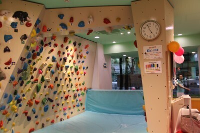 人気のボルダリングに挑戦！子どもの忍耐力や知育アップにも効果的！？