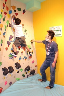 人気のボルダリングに挑戦！子どもの忍耐力や知育アップにも効果的！？