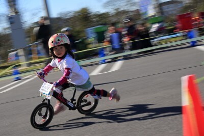 子どもに大人気のランニングバイク！ケガなく楽しむ＆上達のポイントは？