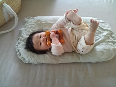 「トッポンチーノ」って何？ 寝かしつけに便利な最新ベビーグッズの作り方