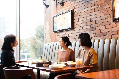 子どもと離れてリフレッシュ！ 託児付きランチやエステ「ここるく」のサービスとは？